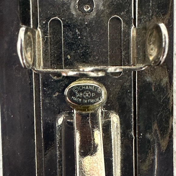 🌟Chanel 98P silver colored metal hair clip Barrette - Picture 3 of 9